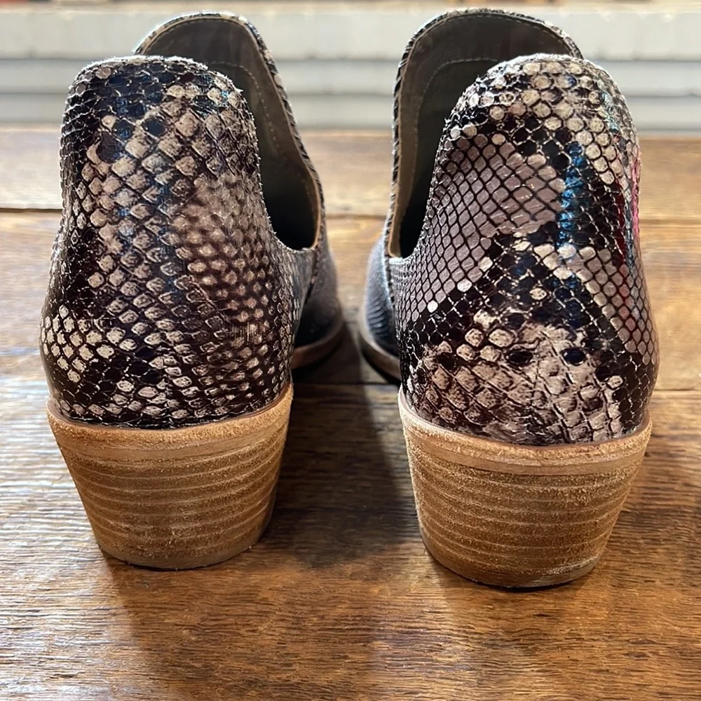 CHINESE LAUNDRY FOCUS SNAKE PRINT CUT OUT ANKLE BOOTIES